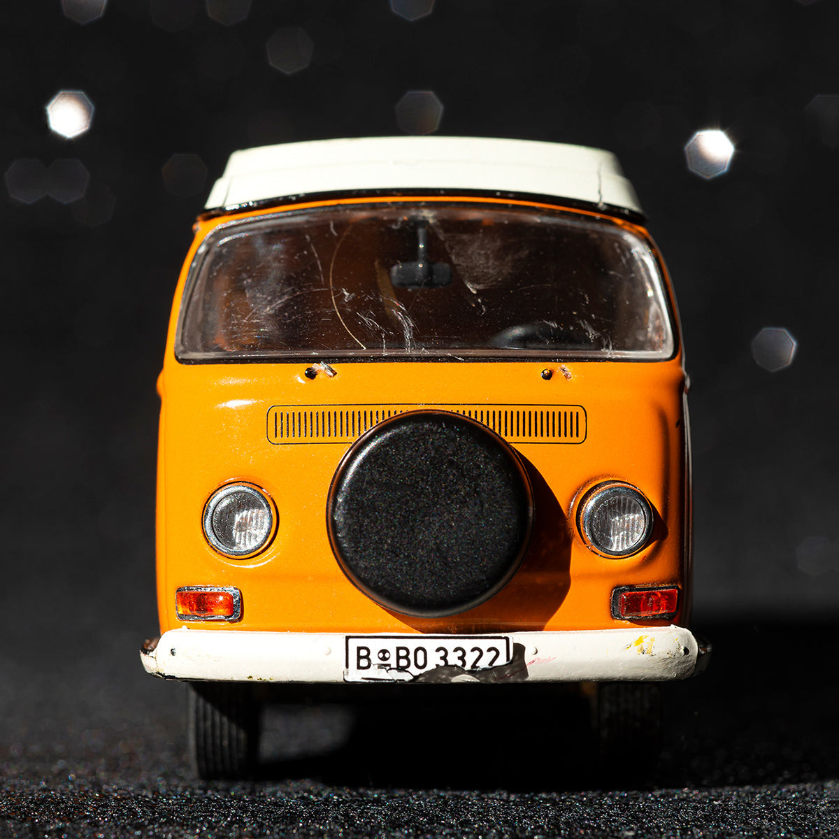 VW Bus T2 Camper orange